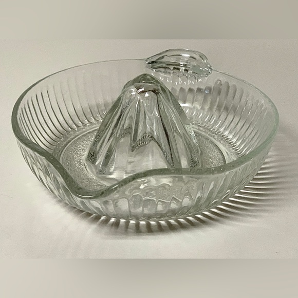 Mid Century Vintage Starburst Pattern Cut Glass Antique Citrus Juicer - Picture 8 of 14